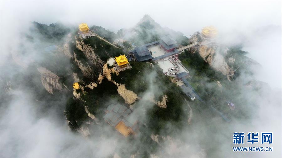 河南栾川：云雾环绕老君山