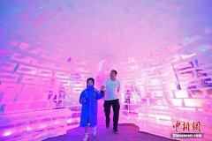 酷热难耐 山西民众躲进“冰洞”避暑