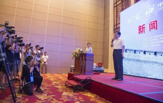 山西省委宣传部常务副部长李福明宣布2017中国平遥国际摄影大展全面启动