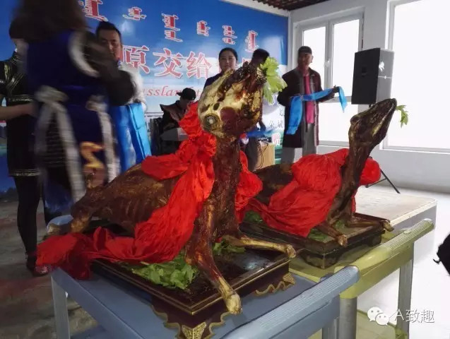 吃烤全羊仪式
