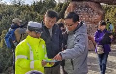 内蒙古阿尔山市观赏大兴安岭秋色