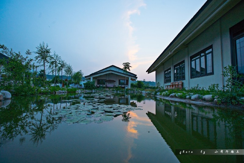 逸景终南下,霏雨忘太白