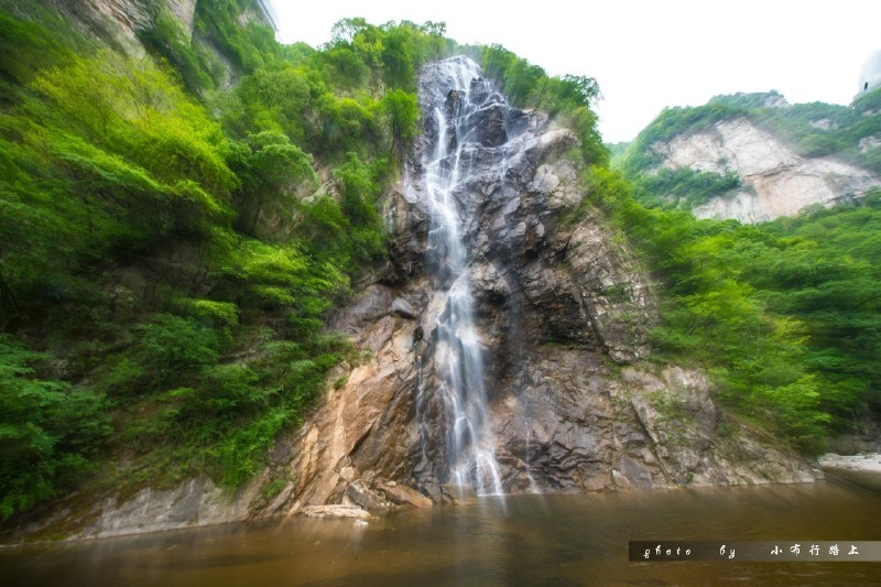 逸景终南下,霏雨忘太白
