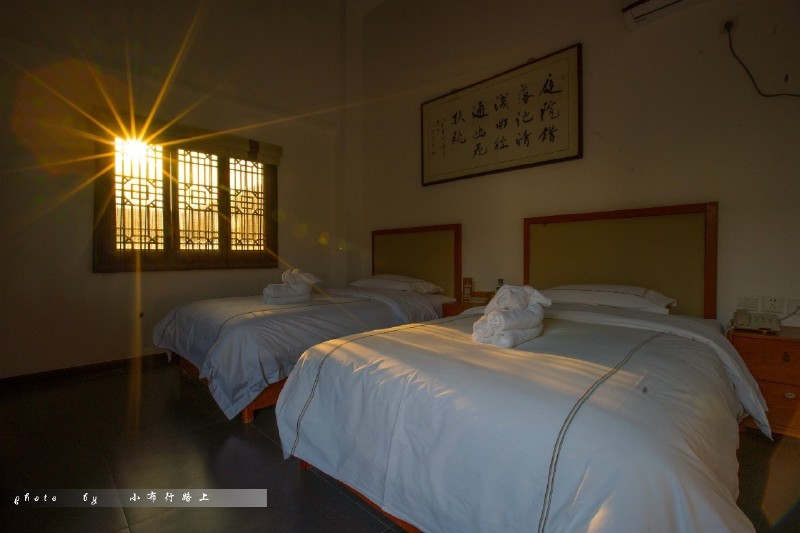 逸景终南下,霏雨忘太白