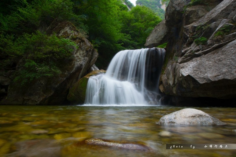 逸景终南下,霏雨忘太白
