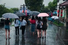 扬子江心水，黄龙砚上茶 雨中游黄龙砚
