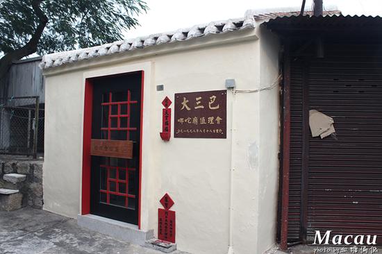 点击图片或使用键盘← →翻页