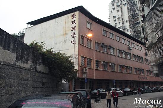 点击图片或使用键盘← →翻页