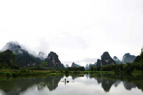 宁静和谐的自然山水