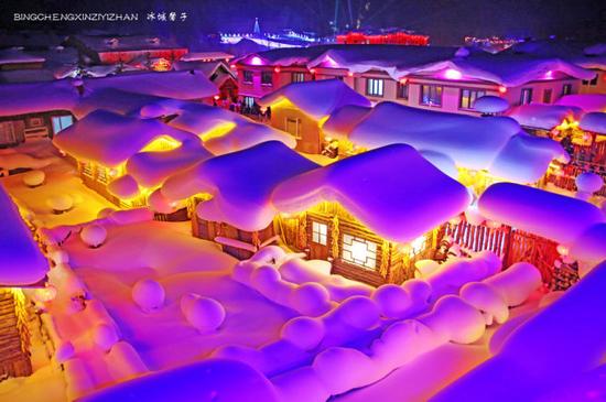 梦幻<a data-cke-saved-href='http://travel.sina.com.cn/mudanjiang_xuexiang-lvyou/?from=b-keyword' href='http://travel.sina.com.cn/mudanjiang_xuexiang-lvyou/?from=b-keyword' target='_blank'>雪乡</a>的童话世界,一个真实的传奇