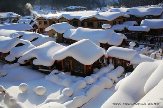 梦幻<a data-cke-saved-href='http://travel.sina.com.cn/mudanjiang_xuexiang-lvyou/?from=b-keyword' href='http://travel.sina.com.cn/mudanjiang_xuexiang-lvyou/?from=b-keyword' target='_blank'>雪乡</a>的童话世界,一个真实的传奇