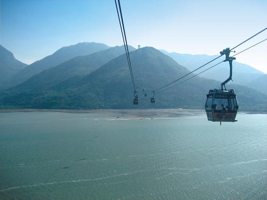 乘坐昂坪360开启空<a data-cke-saved-href='http://travel.sina.com.cn/zhongfei-lvyou/?from=b-keyword' href='http://travel.sina.com.cn/zhongfei-lvyou/?from=b-keyword' target='_blank'>中非</a>凡之旅(图片来源:香港旅游发展局)