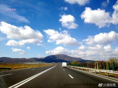 这座小城遍布长诡异眼睛的房子，自带催眠特效