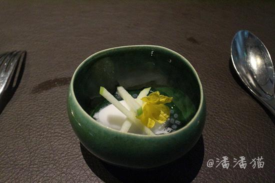 【<a data-cke-saved-href='http://travel.sina.com.cn/xinjiapo1-lvyou/?from=b-keyword' href='http://travel.sina.com.cn/xinjiapo1-lvyou/?from=b-keyword' target='_blank'>新加坡</a>】隐匿于百年植物园中的高颜值米其林餐厅