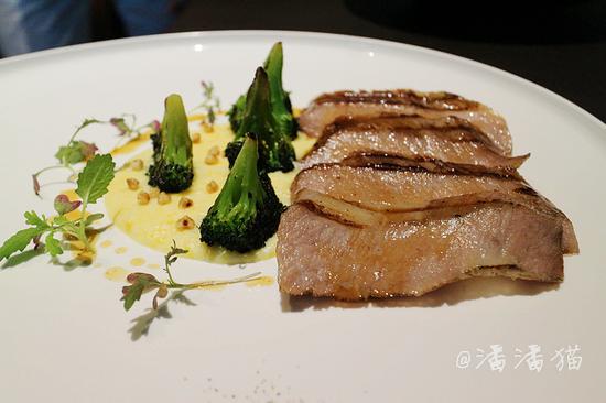 【<a data-cke-saved-href='http://travel.sina.com.cn/xinjiapo1-lvyou/?from=b-keyword' href='http://travel.sina.com.cn/xinjiapo1-lvyou/?from=b-keyword' target='_blank'>新加坡</a>】隐匿于百年植物园中的高颜值米其林餐厅