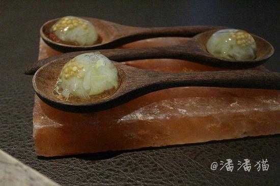 【<a data-cke-saved-href='http://travel.sina.com.cn/xinjiapo1-lvyou/?from=b-keyword' href='http://travel.sina.com.cn/xinjiapo1-lvyou/?from=b-keyword' target='_blank'>新加坡</a>】隐匿于百年植物园中的高颜值米其林餐厅
