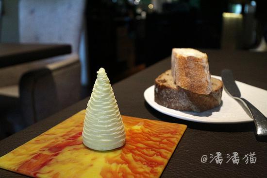 【<a data-cke-saved-href='http://travel.sina.com.cn/xinjiapo1-lvyou/?from=b-keyword' href='http://travel.sina.com.cn/xinjiapo1-lvyou/?from=b-keyword' target='_blank'>新加坡</a>】隐匿于百年植物园中的高颜值米其林餐厅