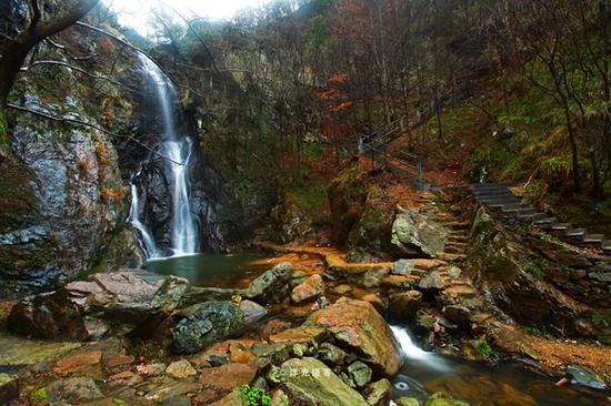 <a data-cke-saved-href='http://travel.sina.com.cn/tongcheng-lvyou/?from=b-keyword' href='http://travel.sina.com.cn/tongcheng-lvyou/?from=b-keyword' target='_blank'>桐城</a>踏春:隐匿于清代文坛的披雪瀑,留下北宋“到此一游”刻文