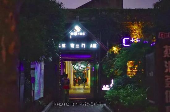 一分门票不花,游遍<a data-cke-saved-href='http://travel.sina.com.cn/hangzhou-lvyou/?from=b-keyword' href='http://travel.sina.com.cn/hangzhou-lvyou/?from=b-keyword' target='_blank'><em>杭州</em></a>最不能错过的文艺复古拍照圣地