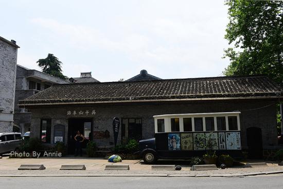 撩开薄雾与轻纱,发现雨雾中的别样<a data-cke-saved-href='http://travel.sina.com.cn/huzhou_moganshan_17666-lvyou/?from=b-keyword' href='http://travel.sina.com.cn/huzhou_moganshan_17666-lvyou/?from=b-keyword' target='_blank'>莫干山</a>,曼妙含蓄也生机盎然