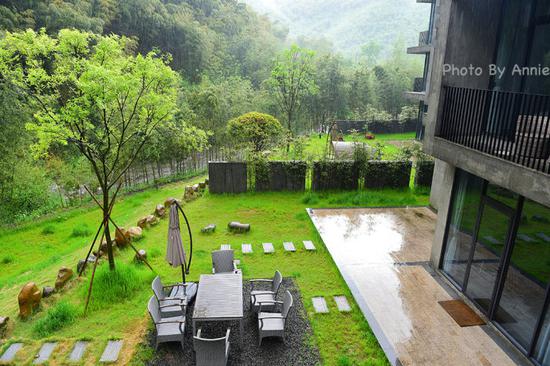 撩开薄雾与轻纱,发现雨雾中的别样<a data-cke-saved-href='http://travel.sina.com.cn/huzhou_moganshan_17666-lvyou/?from=b-keyword' href='http://travel.sina.com.cn/huzhou_moganshan_17666-lvyou/?from=b-keyword' target='_blank'>莫干山</a>,曼妙含蓄也生机盎然
