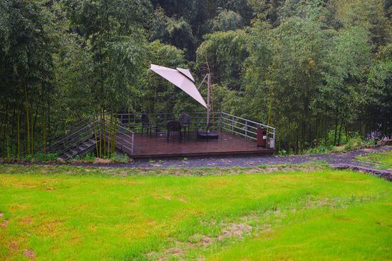 撩开薄雾与轻纱,发现雨雾中的别样<a data-cke-saved-href='http://travel.sina.com.cn/huzhou_moganshan_17666-lvyou/?from=b-keyword' href='http://travel.sina.com.cn/huzhou_moganshan_17666-lvyou/?from=b-keyword' target='_blank'>莫干山</a>,曼妙含蓄也生机盎然