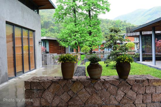 撩开薄雾与轻纱,发现雨雾中的别样<a data-cke-saved-href='http://travel.sina.com.cn/huzhou_moganshan_17666-lvyou/?from=b-keyword' href='http://travel.sina.com.cn/huzhou_moganshan_17666-lvyou/?from=b-keyword' target='_blank'>莫干山</a>,曼妙含蓄也生机盎然