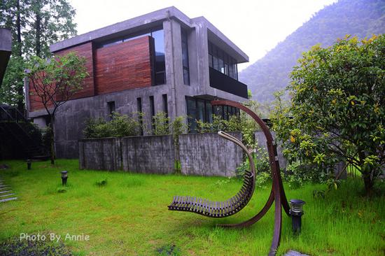 撩开薄雾与轻纱,发现雨雾中的别样<a data-cke-saved-href='http://travel.sina.com.cn/huzhou_moganshan_17666-lvyou/?from=b-keyword' href='http://travel.sina.com.cn/huzhou_moganshan_17666-lvyou/?from=b-keyword' target='_blank'>莫干山</a>,曼妙含蓄也生机盎然
