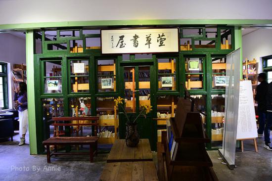 撩开薄雾与轻纱,发现雨雾中的别样<a data-cke-saved-href='http://travel.sina.com.cn/huzhou_moganshan_17666-lvyou/?from=b-keyword' href='http://travel.sina.com.cn/huzhou_moganshan_17666-lvyou/?from=b-keyword' target='_blank'>莫干山</a>,曼妙含蓄也生机盎然