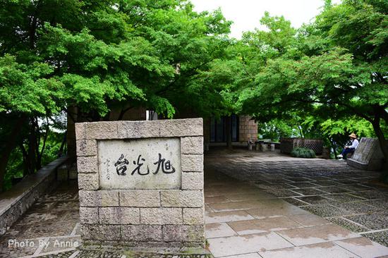 撩开薄雾与轻纱,发现雨雾中的别样<a data-cke-saved-href='http://travel.sina.com.cn/huzhou_moganshan_17666-lvyou/?from=b-keyword' href='http://travel.sina.com.cn/huzhou_moganshan_17666-lvyou/?from=b-keyword' target='_blank'>莫干山</a>,曼妙含蓄也生机盎然