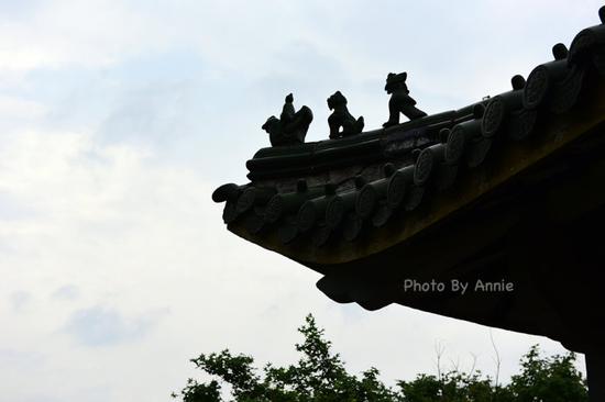 撩开薄雾与轻纱,发现雨雾中的别样<a data-cke-saved-href='http://travel.sina.com.cn/huzhou_moganshan_17666-lvyou/?from=b-keyword' href='http://travel.sina.com.cn/huzhou_moganshan_17666-lvyou/?from=b-keyword' target='_blank'>莫干山</a>,曼妙含蓄也生机盎然
