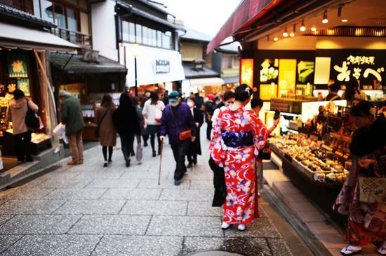 【<a data-cke-saved-href='http://travel.sina.com.cn/riben-lvyou/?from=b-keyword' href='http://travel.sina.com.cn/riben-lvyou/?from=b-keyword' target='_blank'>日本</a>】浮生<a data-cke-saved-href='http://travel.sina.com.cn/jingdu-lvyou/?from=b-keyword' href='http://travel.sina.com.cn/jingdu-lvyou/?from=b-keyword' target='_blank'>京都</a>一日闲,穿越风物千年诗