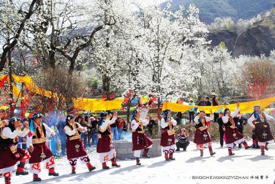 走近金川神秘的嘉绒藏戏、马尔锅庄民族风