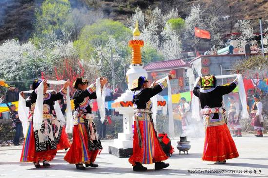 走近金川神秘的嘉绒藏戏、马尔锅庄民族风
