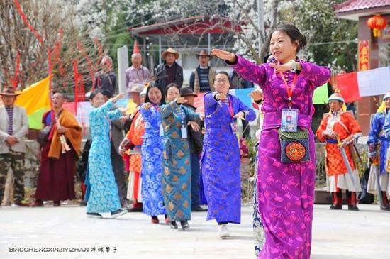 走近金川神秘的嘉绒藏戏、马尔锅庄民族风