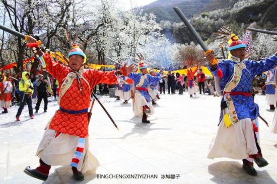 走近金川神秘的嘉绒藏戏、马尔锅庄民族风