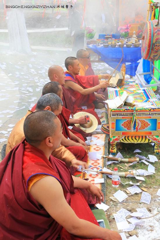 走近金川神秘的嘉绒藏戏、马尔锅庄民族风