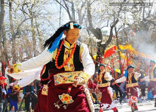 走近金川神秘的嘉绒藏戏、马尔锅庄民族风