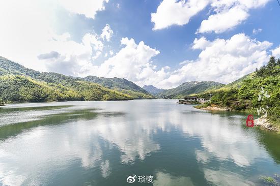 一湾活水绕青山,醉美不过湘江源