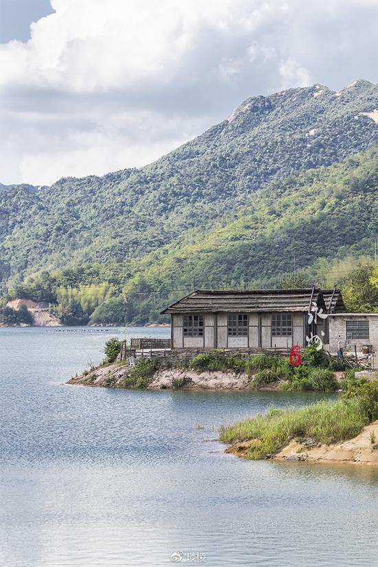 一湾活水绕青山,醉美不过<a data-cke-saved-href='http://travel.sina.com.cn/changsha_xiangjiang-lvyou/?from=b-keyword' href='http://travel.sina.com.cn/changsha_xiangjiang-lvyou/?from=b-keyword' target='_blank'>湘江</a>源