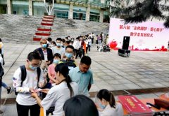 “金秋圆梦·爱心助学”第二批60名贫困生每人5000元 双胞胎姐妹